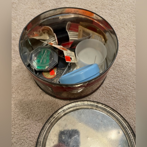 2 vintage tins, vintage sewing patterns, and misc sewing supplies - Picture 8 of 9